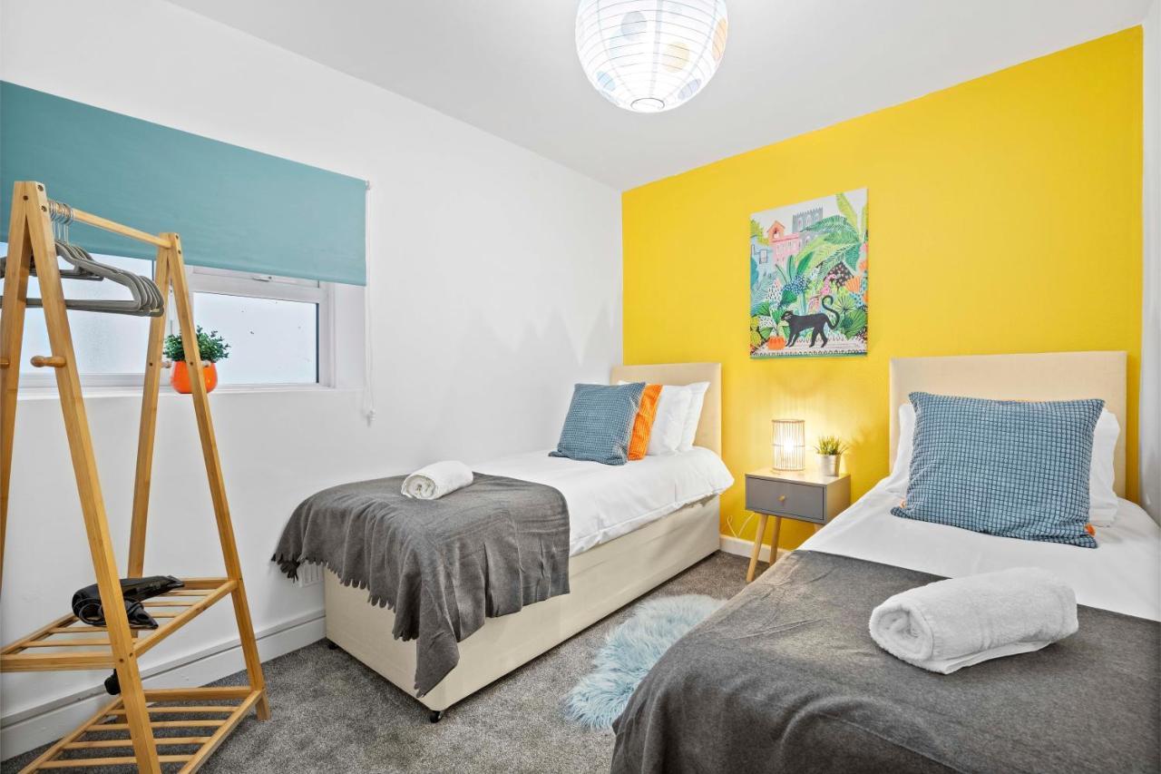 Queens Apartment - By My Getaways - Free Parking For One Car Brighton Exterior photo