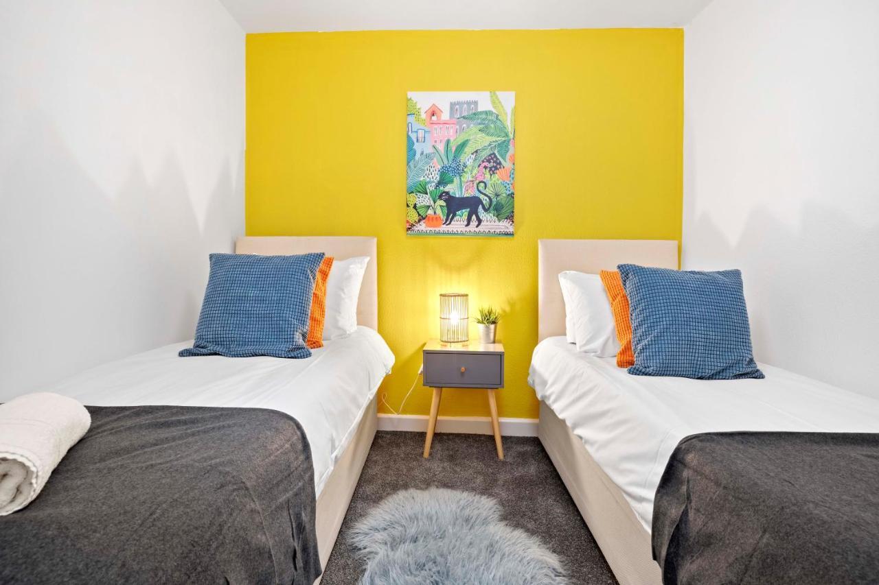 Queens Apartment - By My Getaways - Free Parking For One Car Brighton Exterior photo